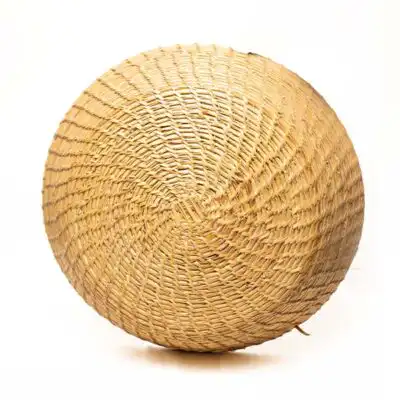 Cesta africana redonda tejida a mano