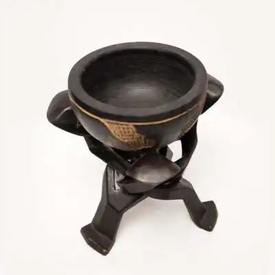 Trípode con cuenco de fabricación africana: arte de madera artesanal disponible en Baobabmart