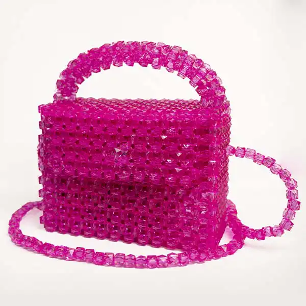 Sac à main en perles roses - Fabriqué à la main par Miss Swan Disponible chez Baobabmart