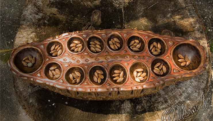 アフリカの手作りマンカラボードの職人技を学ぶ