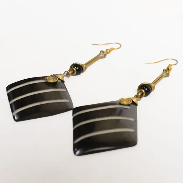 Orecchini con design dado (Acciaio chirurgico 316L / Acrilico