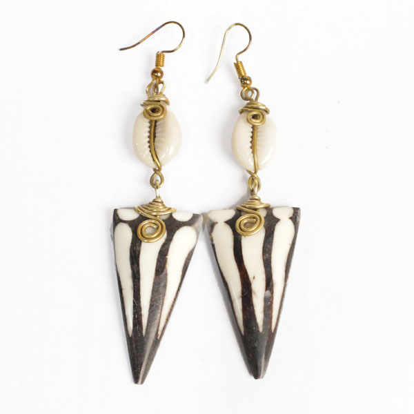 Cowri and ox horn triangle earring decorated with bronze1 (2) Ethnic African Triangle Cow Horn Earrings with Cowrie and Bronze – Handcrafted Earrings at Baobabmart