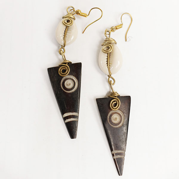 Cowri and ox horn triangle earring decorated with bronze1 Ethnic African Triangle Cow Horn Earrings with Cowrie and Bronze – Handcrafted Earrings at Baobabmart