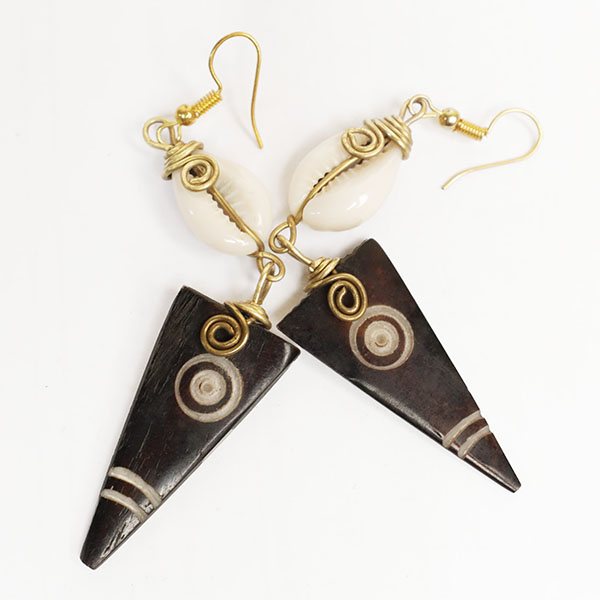 Cowri and ox horn triangle earring decorated with bronze2 Ethnic African Triangle Cow Horn Earrings with Cowrie and Bronze – Handcrafted Earrings at Baobabmart