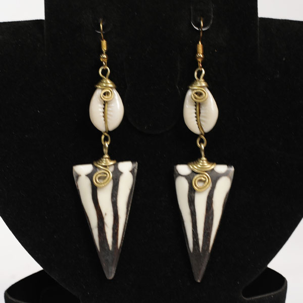 Cowri and ox horn triangle earring decorated with bronze3 (2) Ethnic African Triangle Cow Horn Earrings with Cowrie and Bronze – Handcrafted Earrings at Baobabmart