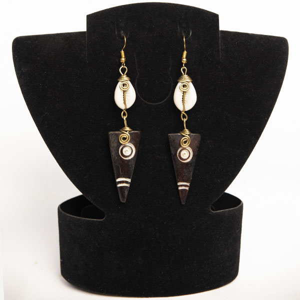 Cowri and ox horn triangle earring decorated with bronze3 Ethnic African Triangle Cow Horn Earrings with Cowrie and Bronze – Handcrafted Earrings at Baobabmart