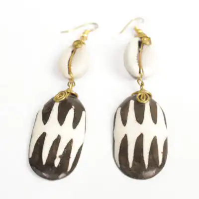Cowrie with Black and White Oval Shape Earrings - Baobabmart