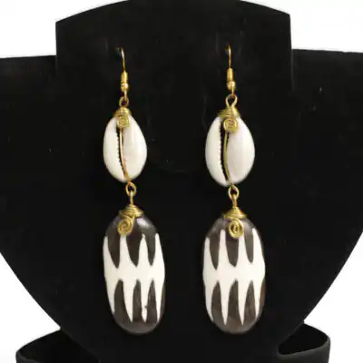 Cowrie with Black and White Oval Shape Earrings - Baobabmart