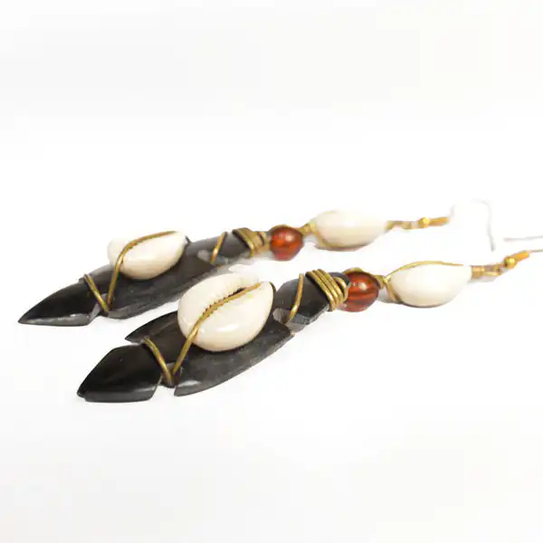 Diamond-Shaped Earrings Carved from Ox Horn – Baobabmart 1 Diamond-Shaped Earrings Carved from Ox Horn – Baobabmart