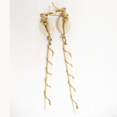 Hanging Earrings in Ox Horn and Cowries – Handcrafted African Jewelry at Baobabmart