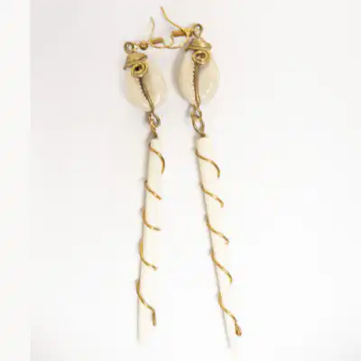 Hanging Earrings in Ox Horn and Cowries – Handcrafted African Jewelry at Baobabmart