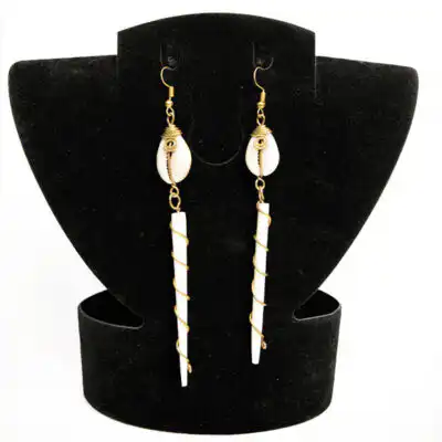 Hanging Earrings in Ox Horn and Cowries – Handcrafted African Jewelry at Baobabmart