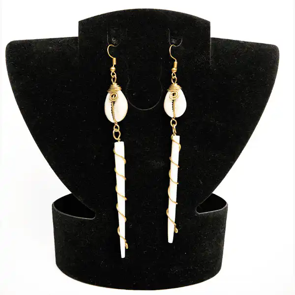 Hanging Earrings in Ox Horn and Cowries – Handcrafted African Jewelry at Baobabmart