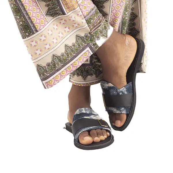 Siyah Ndop Kadın Outdoor Sandaletleri – El Yapımı Afrika Ayakkabıları Baobabmart'ta Mevcut