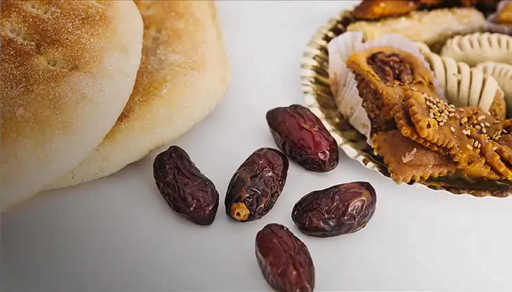Dried Deglet Noor Dates in Baking and Cooking - blog Baobabmart
