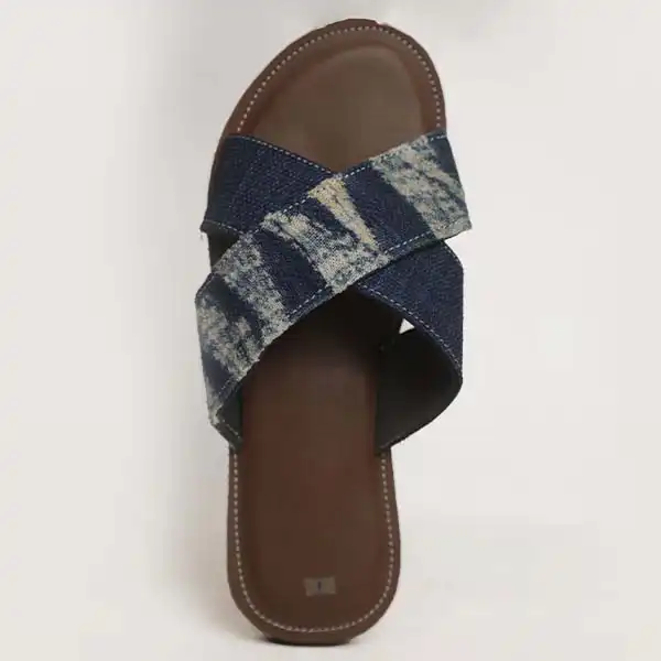 Smíšené sandály v Ndop 1 Sandály se smíšeným vzhledem Ndop Fabric – ručně vyráběná autentická africká obuv dostupná na Baobabmartu