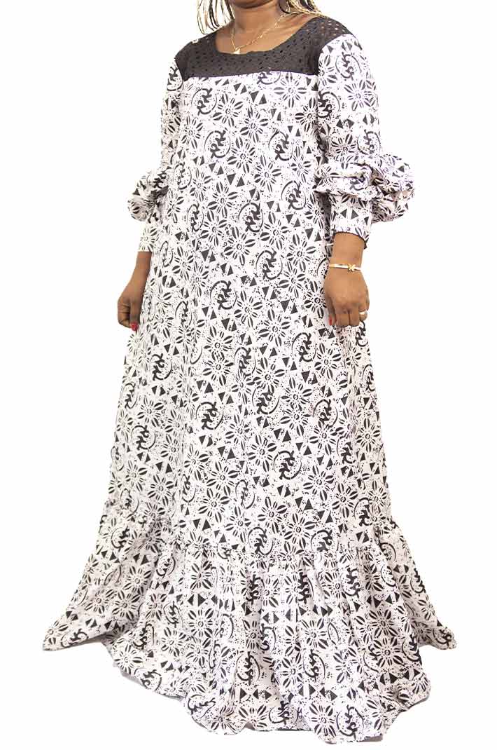 Long Dress in Wax Fabric with Black Lace Bust – elegant African attire available at BaobabMart.