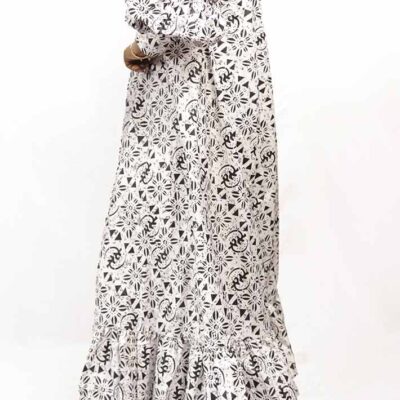 Long Dress in Wax Fabric with Black Lace Bust – elegant African attire available at BaobabMart.