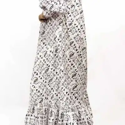 Long Dress in Wax Fabric with Black Lace Bust – elegant African attire available at BaobabMart.