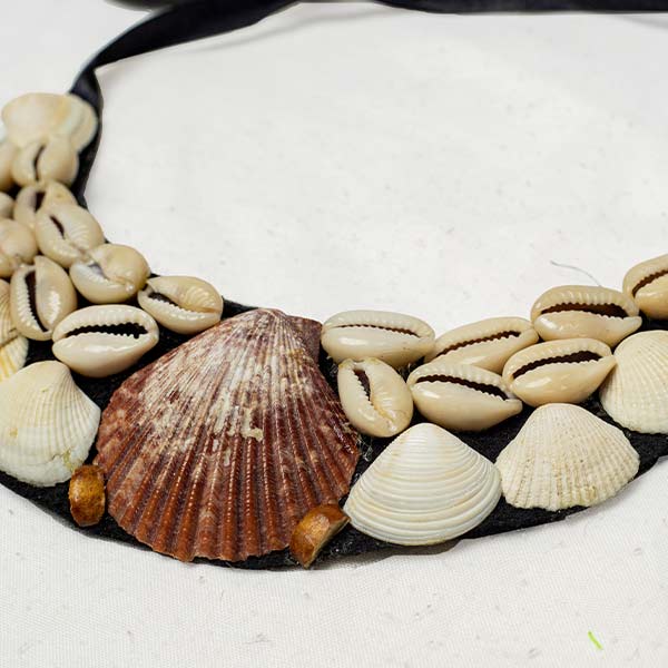 colier cories 10 Handmade Shell Necklace for Sale